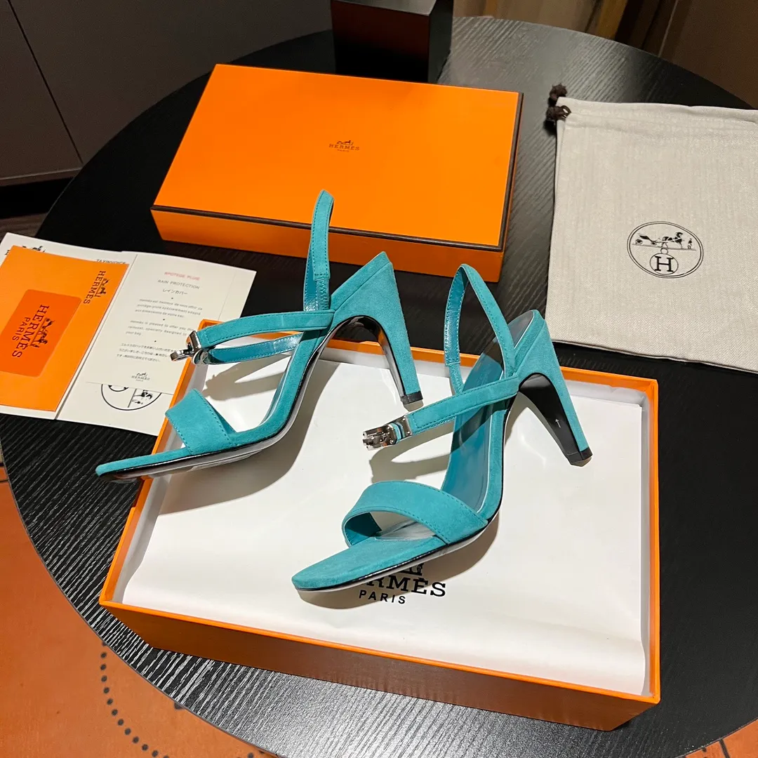 👟👟Ex-factory price 600👟👟 💋💋Continue the classics Hermes Classic H high-heeled sandals series————————Fashionable classic and versatile super comfortable It took half a year to disassemble the original version and develop it with craftsmanship and perfection in every detail Simple and smooth design to create a fashionable, classic and soft look 🥰🥰 Material: Original custom-made sheep suede, sheepskin lining for feet, Italian genuine leather outsole ▪️Heel height: 9cm ▪️SIZE: 34-42 (34.41 42 customized, non-returnable and non-exchangeable)